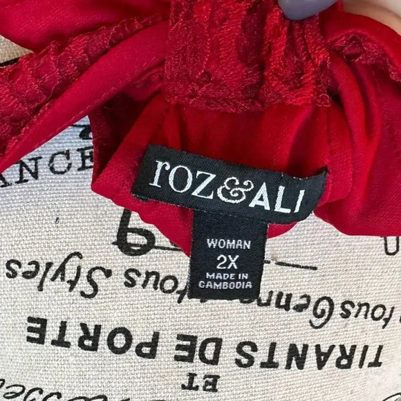 Ros & Ali Red Lace long sleeve tunic. Size 2x Perfect for the holidays! - Picture 3 of 3